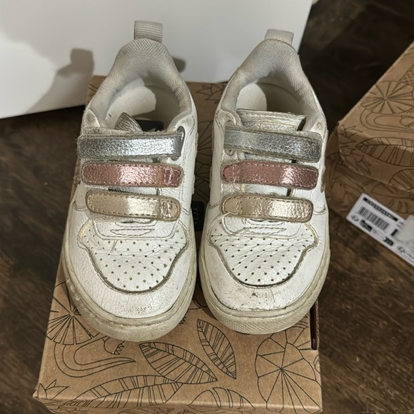 Toddler Veja V10 chromefree sneaker size 24 - Picture 1 of 5